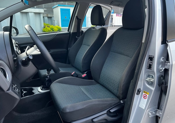 Toyota Yaris cena 34222 przebieg: 63000, rok produkcji 2011 z Sochaczew małe 277